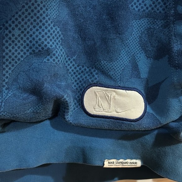 Nike sweatshirt size small - Picture 3 of 6